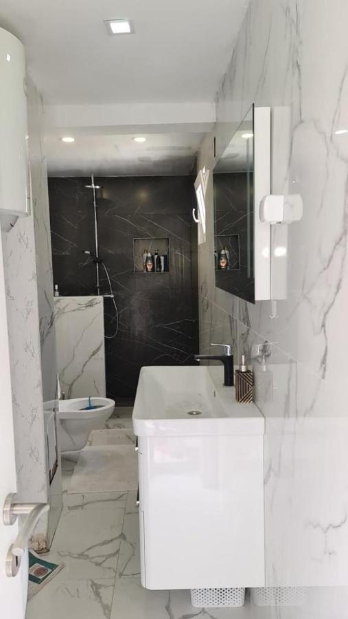 Sea Side Apartment Котор Екстериор снимка