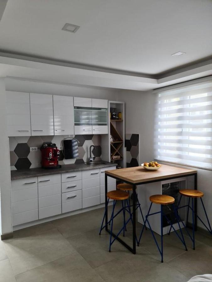 Sea Side Apartment Котор Екстериор снимка