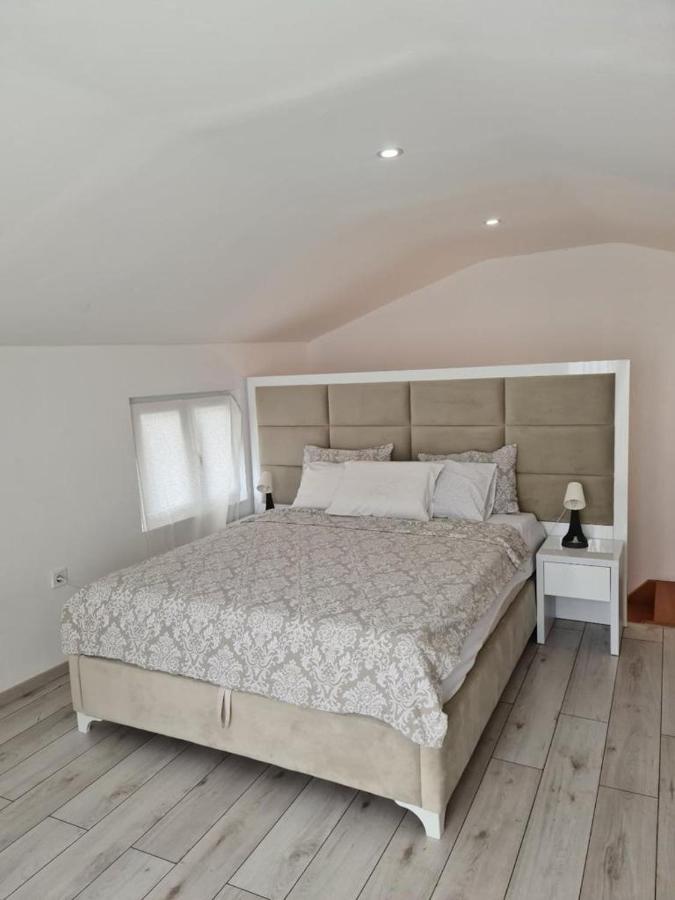 Sea Side Apartment Котор Екстериор снимка